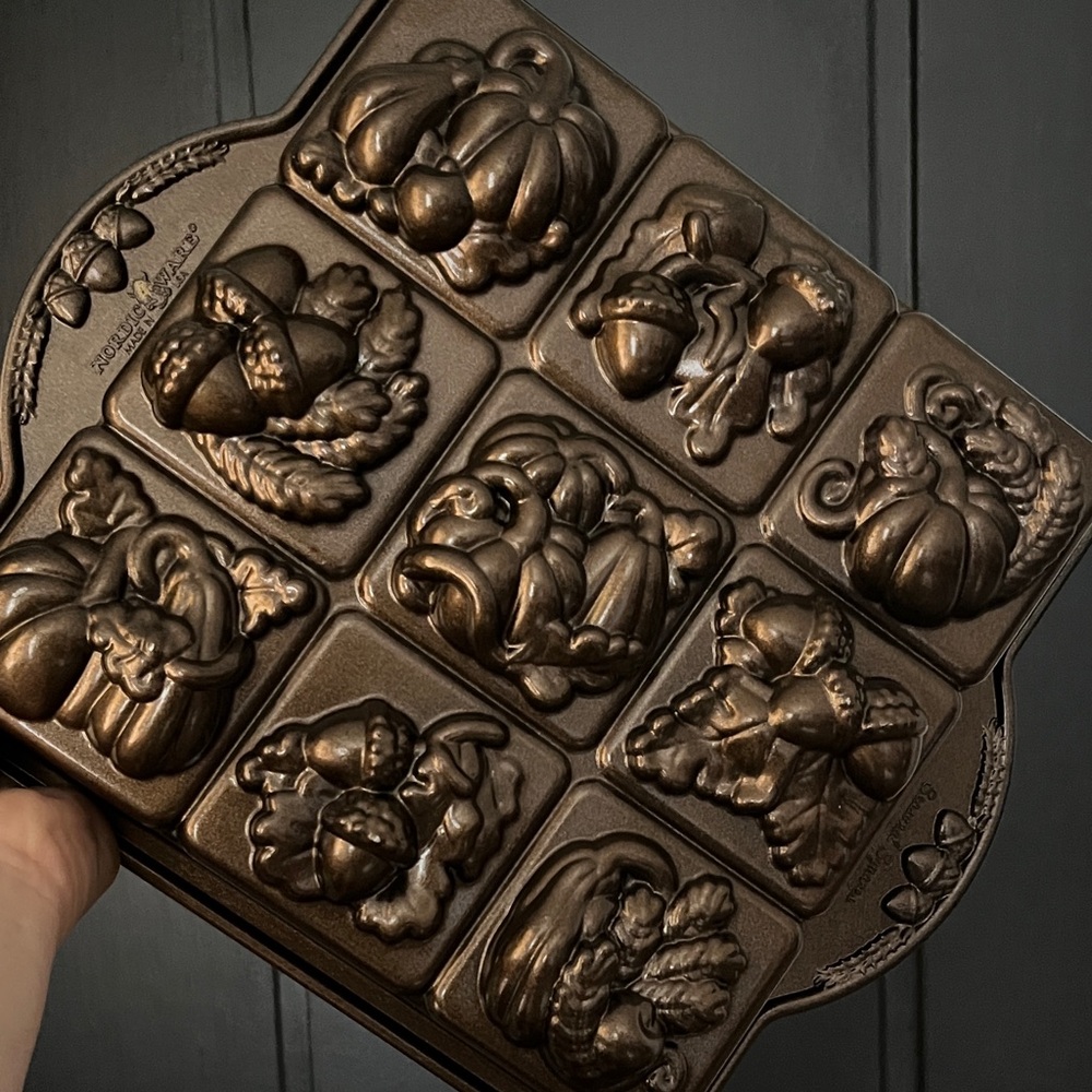 Nordic Ware Bronze Autumn Cakelet Pan